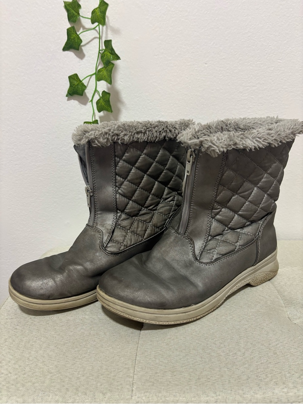 Black Athletech winter boots with diamond stitching